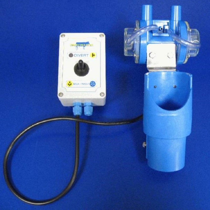 Dairymaster diversion valve including swingover arm bracket