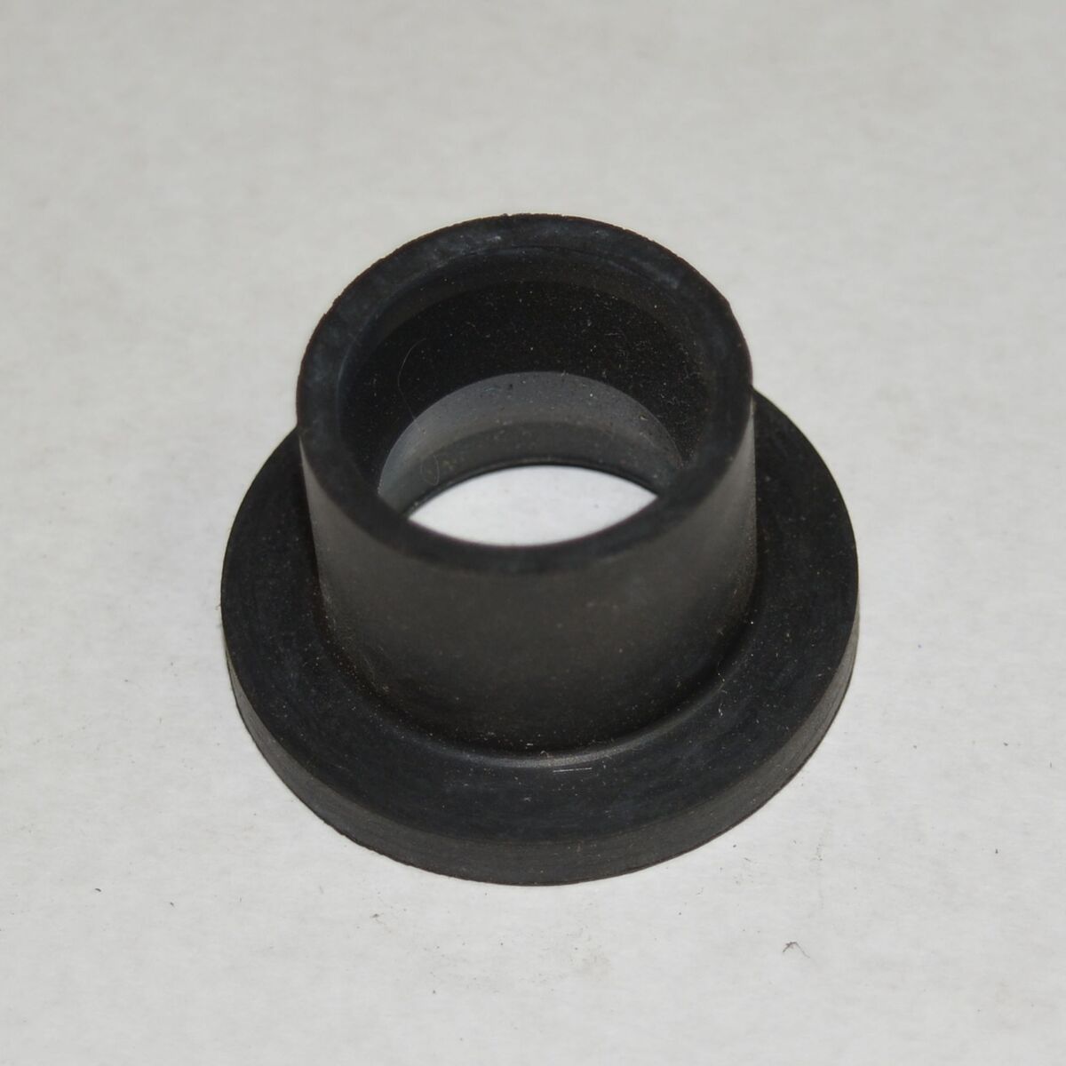 Top Hat Vacuum Fitting Grommet 19mm OD 8801-4332-019