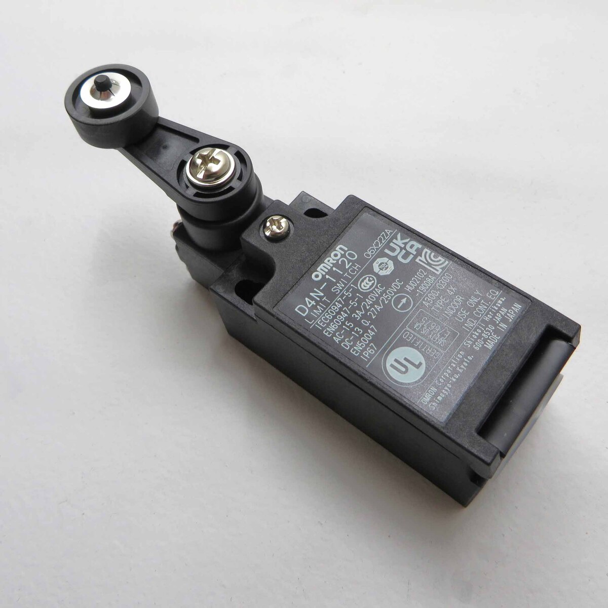 Pizzato Roller Lever Limit Switch 1NO + 1NC 8802-7220-510