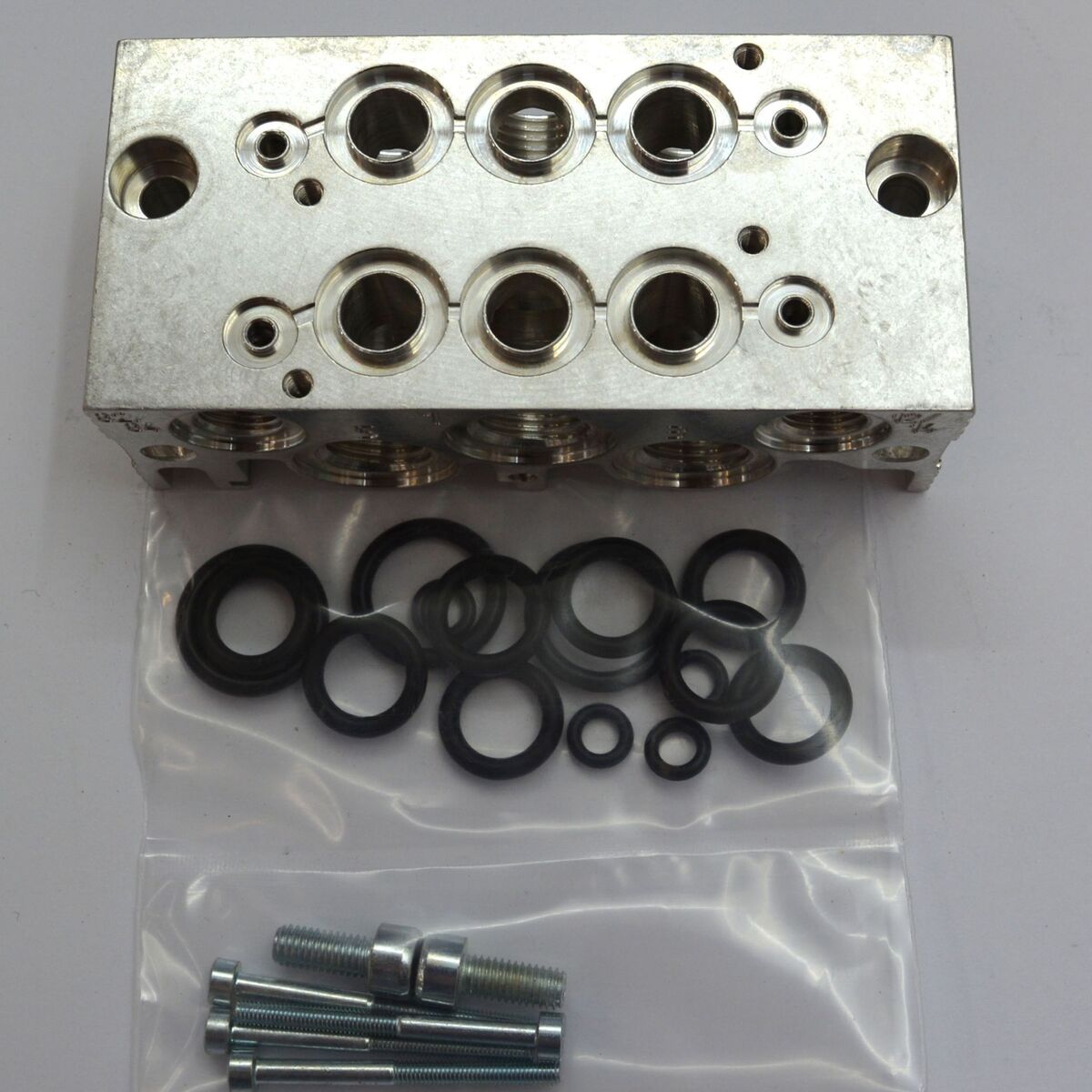 XF5 Two-Station Manifold 8803-1150-048