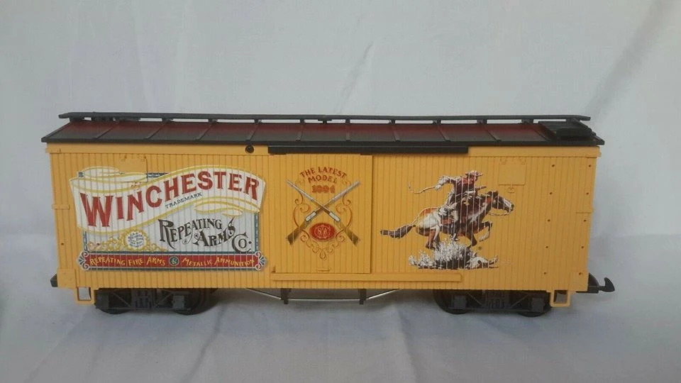 Winchester Repeating Arms LGB Box car 47670- G scale with collector knife set